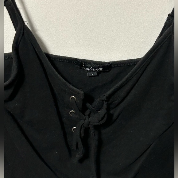 Lace-Up Cropped Tank - Picture 3 of 3